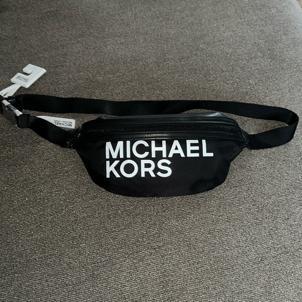 Michael Kors❤️ Unisex Black Logo Nylon Belt Bag/OS/NWT
~ New with tags!